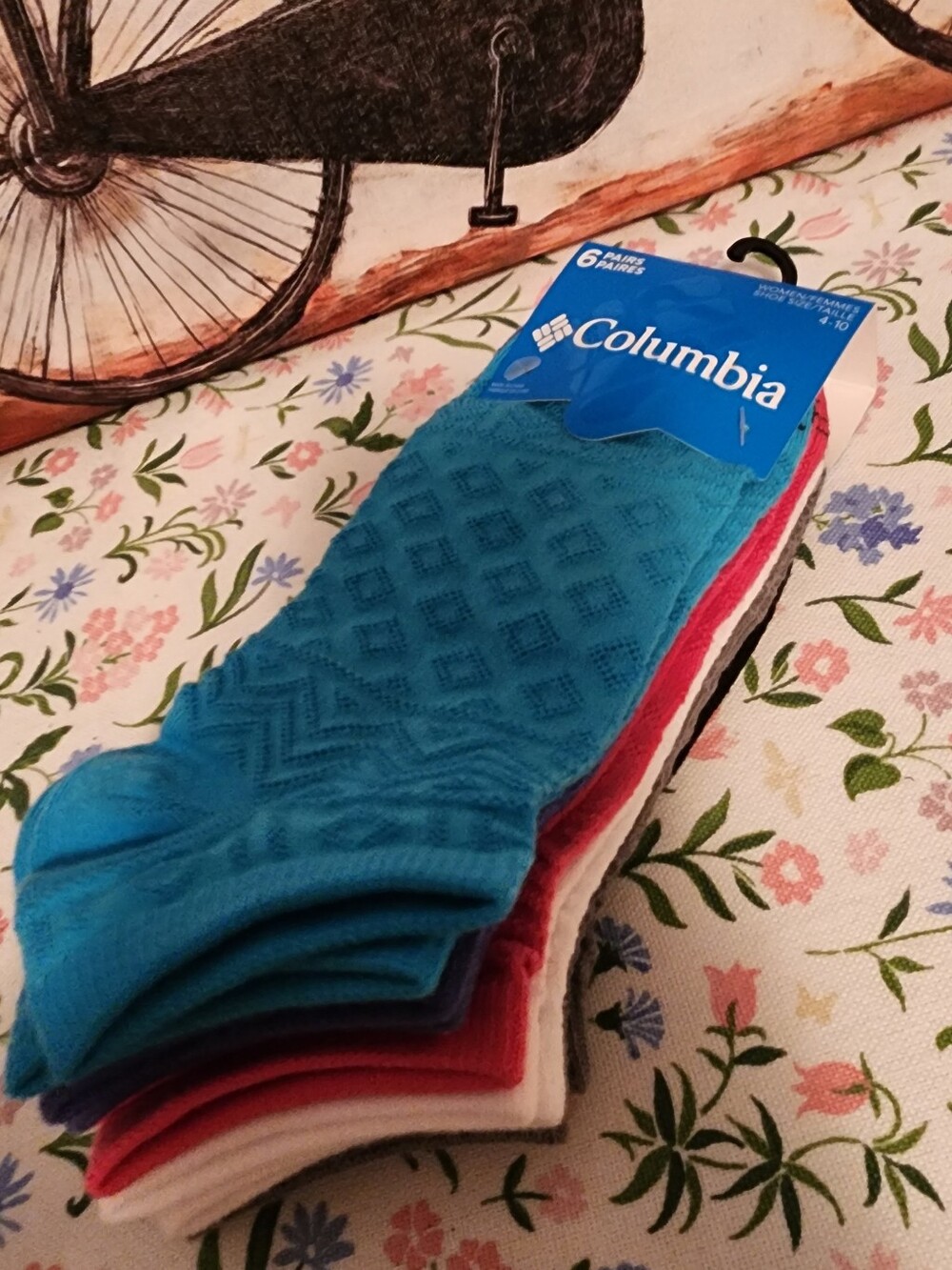 NWT Columbia Womens Casual Crew Socks - Blue, Red, White (6-Pack)